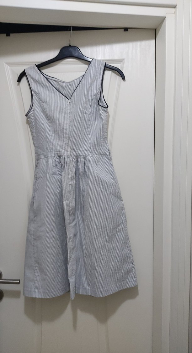 Gri Çizgili Kolsuz elbise - Görsel 4