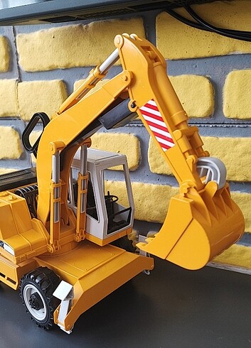Beden Liebherr bruder kepçe dozer vinç
