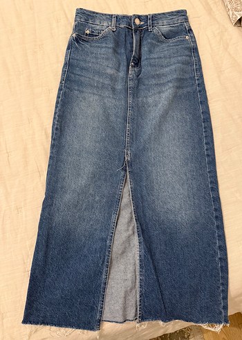 BERSHKA Diz Altı Yırtmaçlı Mavi Denim Etek