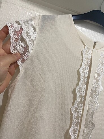 l Beden Beyaz Dantel Detay Şifon Elbise