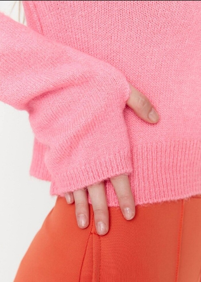 Pembe crop kazak - Görsel 3