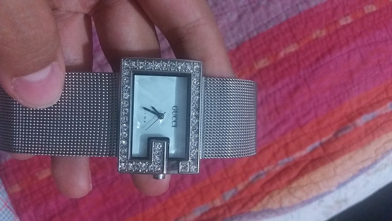 gucci saat
