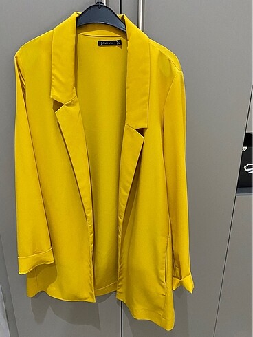 Stradivarius sarı ceket