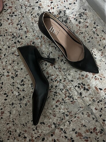 inci İnci siyah stiletto ayakkabı