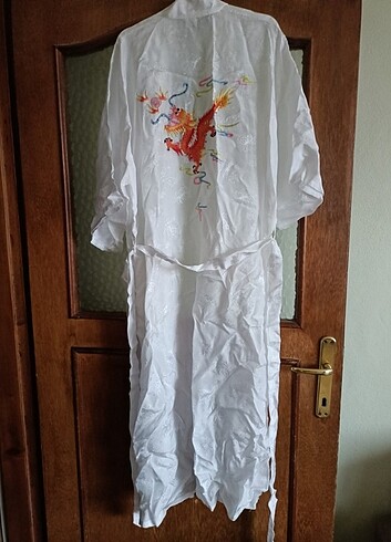Beyaz kimono