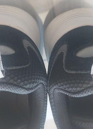 37 Beden siyah Renk SKECHERS AZ KULLANILMIŞ AYAKKABI