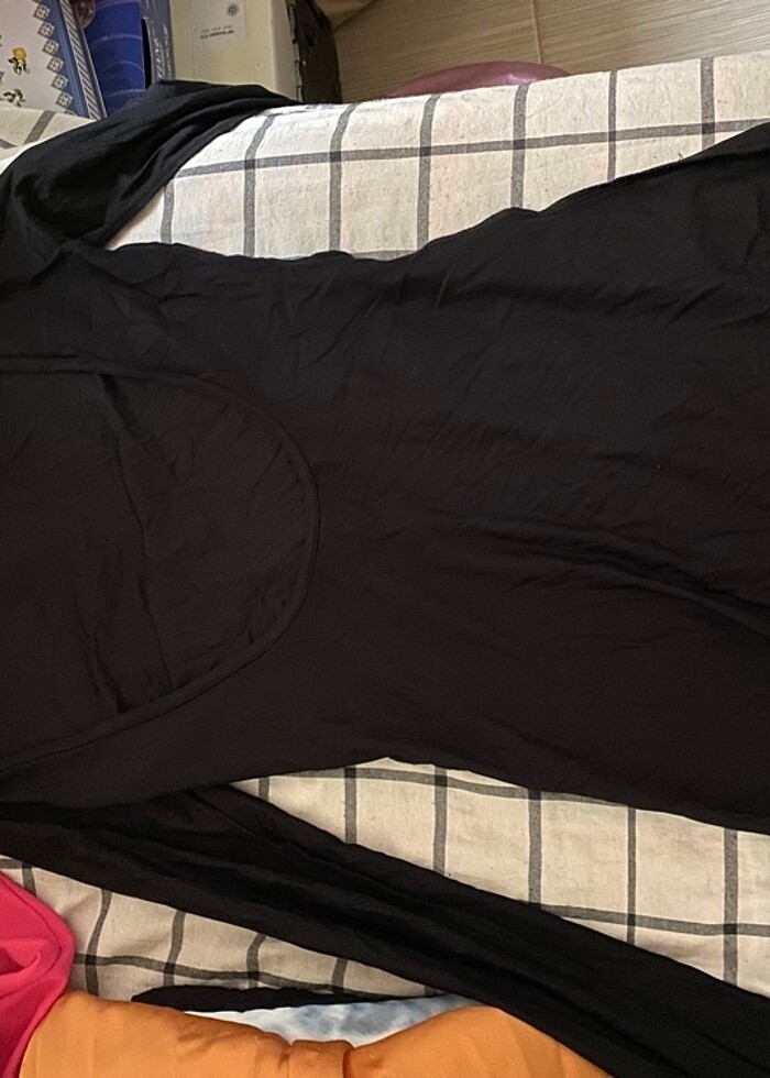 KISA SIRT DEKOLTELİ ELBİSE - Görsel 2