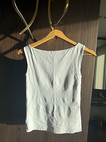 Zara kayık yaka poliamid bluz M beden ama dar kalıp S uyumlu