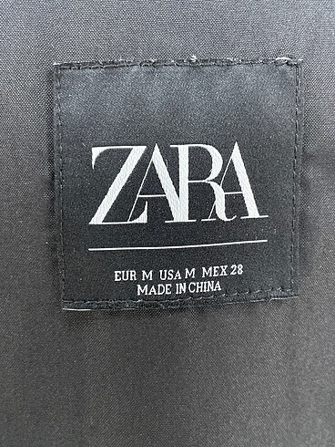 m Beden siyah Renk Zara Yelek %70 İndirimli.