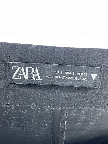 s Beden siyah Renk Zara Düz Kesim %70 İndirimli.