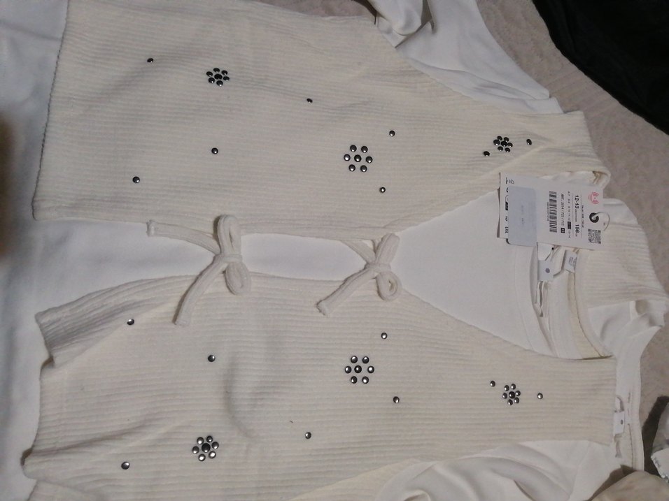 Düğmeli Beyaz Nakışlı kız çocuk swet - Görsel 2