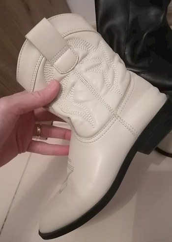 34 Beden Beyaz Deri Stiletto Topuklu Bot