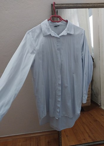 Düğmeli, Yaka Detaylı açık mavi renk gömlek - Görsel 2