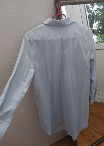 Düğmeli, Yaka Detaylı açık mavi renk gömlek - Görsel 3