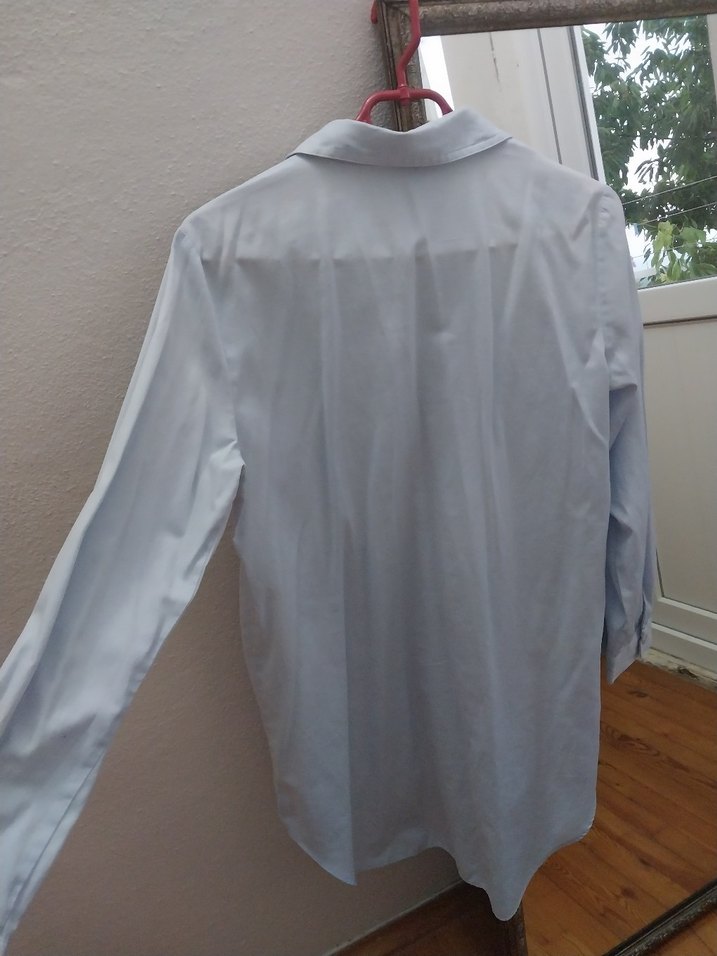 Düğmeli, Yaka Detaylı açık mavi renk gömlek - Görsel 3