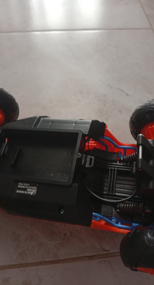 Kırmızı Oyuncak Araba - Görsel 3