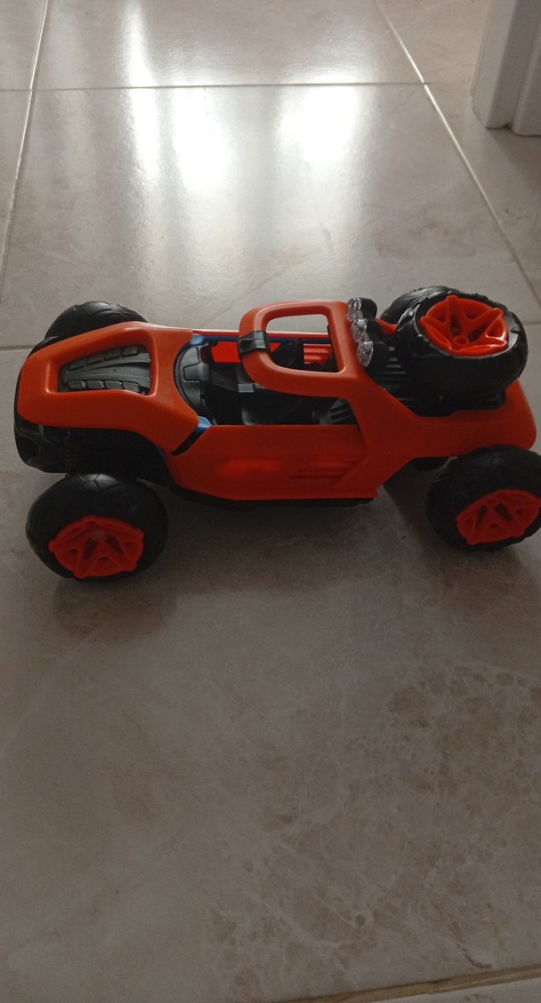 Kırmızı Oyuncak Araba - Görsel 2