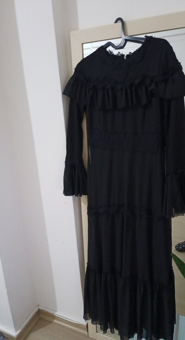 Uzun Kollu Siyah Fırfırlı Gotik Elbise - Görsel 2