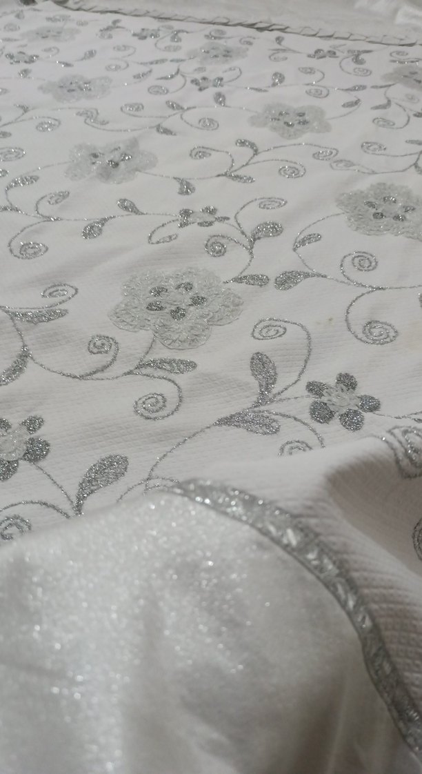 Gri Nakışlı Beyaz pike takım - Görsel 4