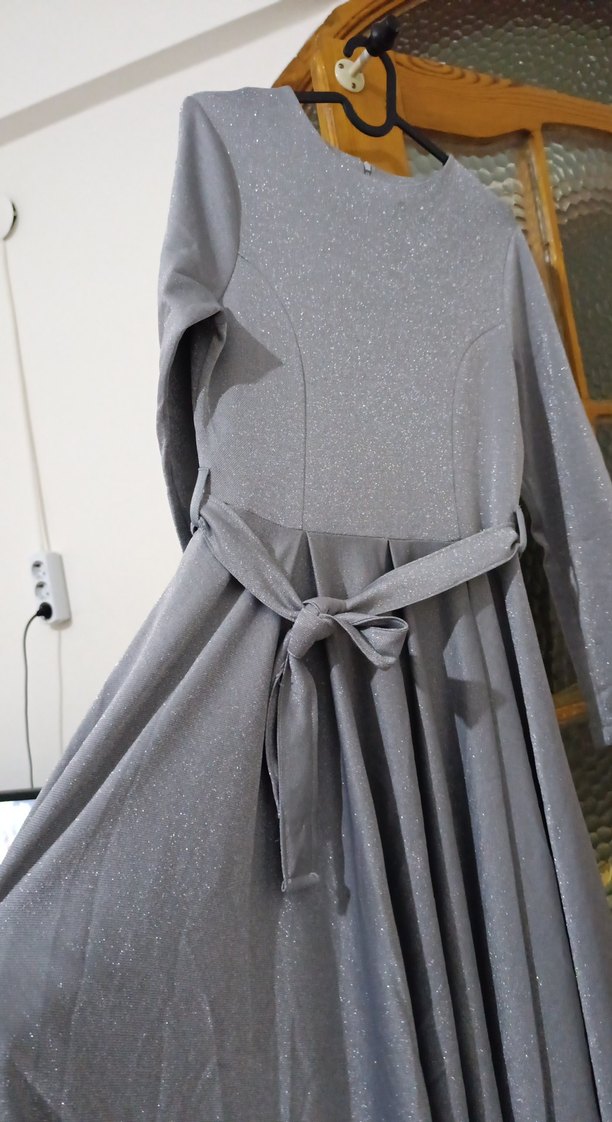 Gri Uzun Kollu Pilili Uzun Elbise - Görsel 4