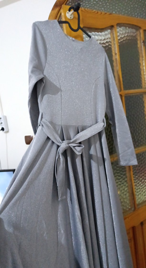 Gri Uzun Kollu Pilili Uzun Elbise - Görsel 3