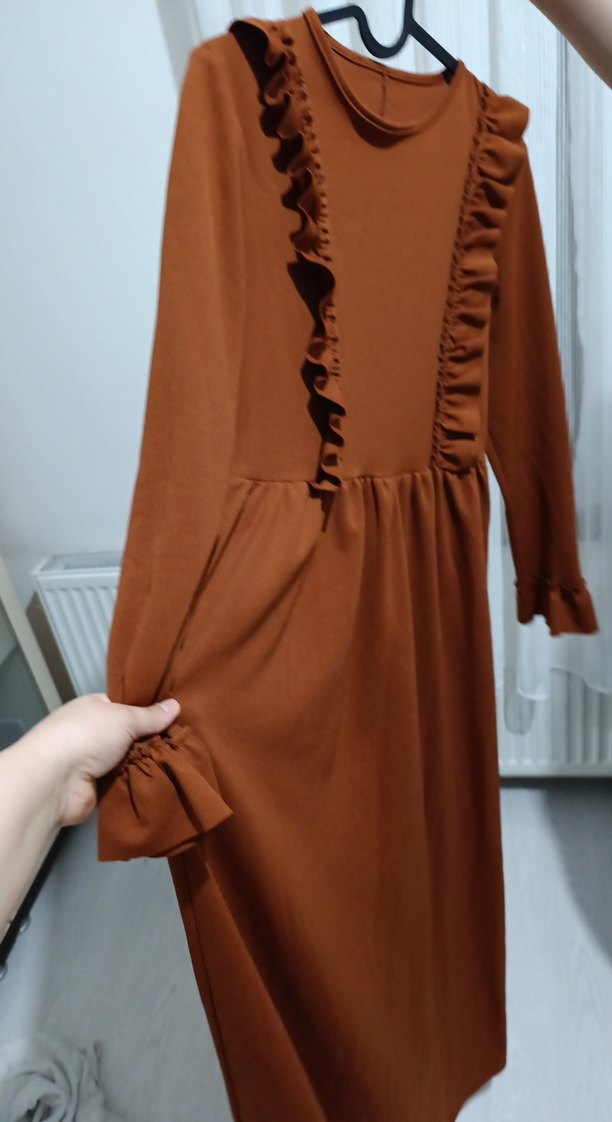 Kahverengi Uzun Kollu Fırfırlı Kadın Elbise - Görsel 4