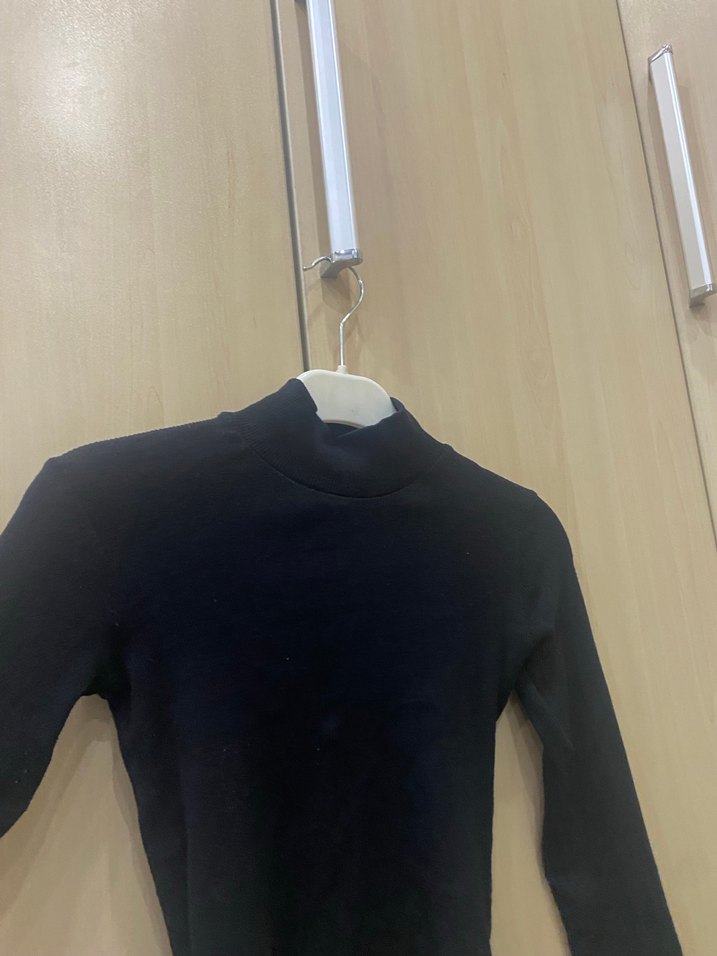 Düğmeli Siyah Yarım Balıkçı Yaka Kadın Kazak - Görsel 4