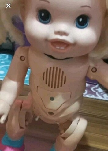  Beden Renk Baby alive konuşan ve yürüyen 