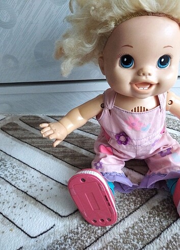 Barbie Baby alive konuşan ve yürüyen 