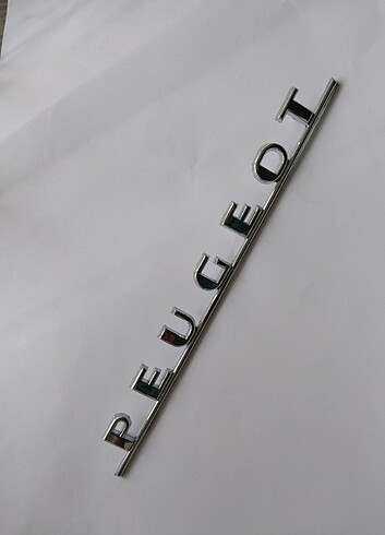 Peugeot araç arka bagaj yazısı