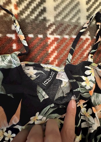 Çiçek Desenli Straplez Mini Tulum - Görsel 2