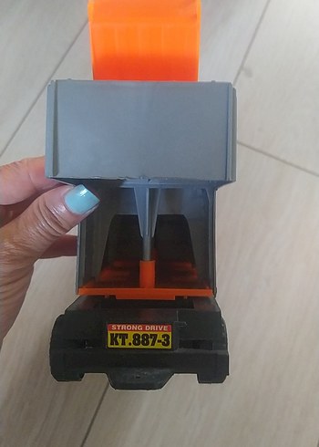 Renkli Turuncu Oyuncak Çöp Kamyonu