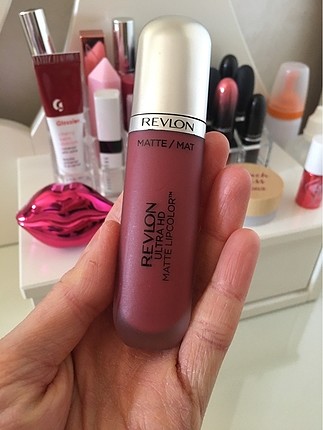 REVLON ULTRA HD MAT RUJ 655 KISSES rengi