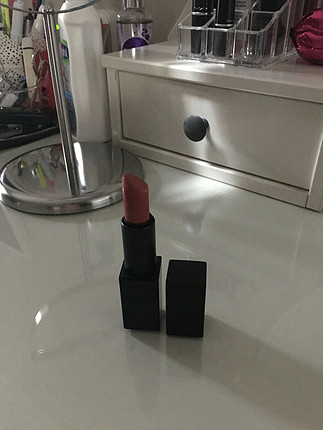 diğer Beden Nars Audacıous lipstick serisinden (mıknatıslı kapaklı) JANE ren