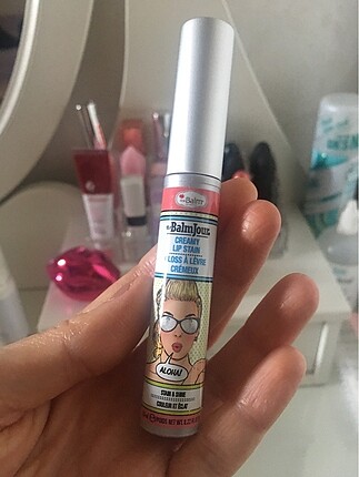 The balm lip stain Aloha rengi ve missha lip balm