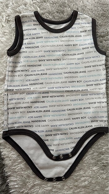 2 Yaş Beden Calvin Klein bebek şortlu takım