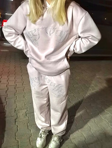 Taş baskılı sweatshirt