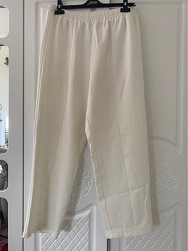 Trendyol & Milla Beyaz beli lastikli bol paça pantolon