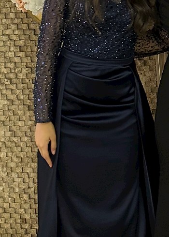 Uzun Kollu Siyah Parlak V Yaka Elbise - Görsel 2