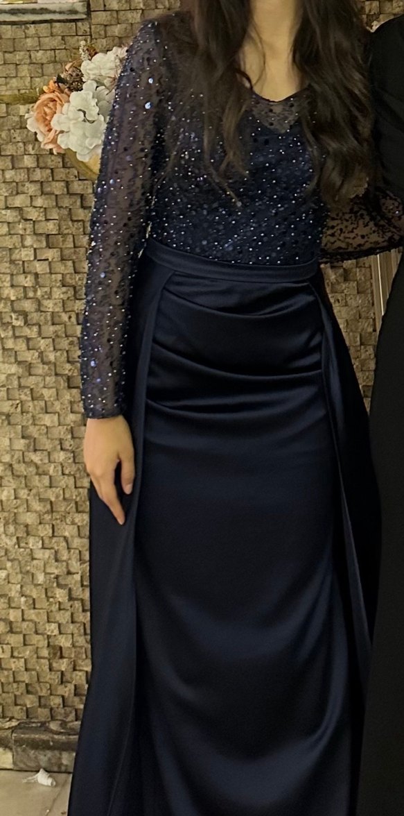 Uzun Kollu Siyah Parlak V Yaka Elbise - Görsel 2