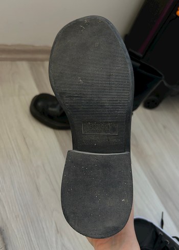 Bershka Tokalı Siyah Deri Kadın Bot
