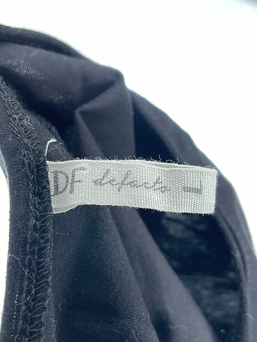 l Beden siyah Renk Defacto T-shirt %70 İndirimli.