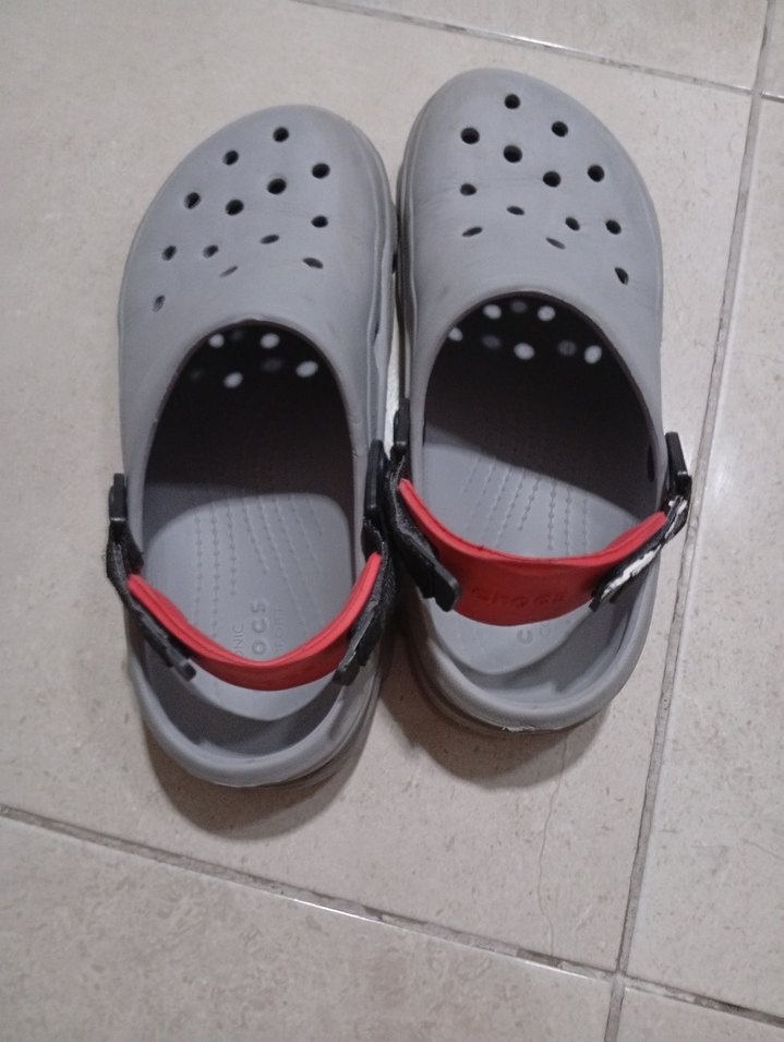 Crocs Erkek Gri Kaydırmaz Terlik - Görsel 4