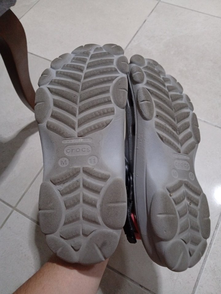 Crocs Erkek Gri Kaydırmaz Terlik - Görsel 2