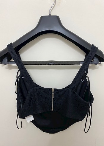 Siyah Dantel Detaylı Mini Büstiyer Crop - Görsel 3