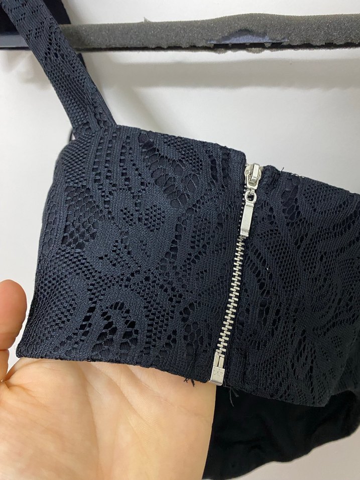 Siyah Dantel Detaylı Mini Büstiyer Crop - Görsel 4