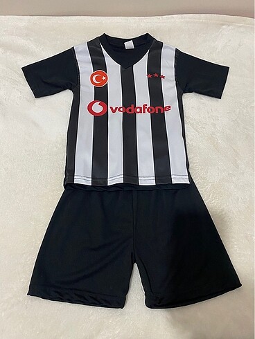 Erkek Çocuk Beşiktaş forması şortlu takım
