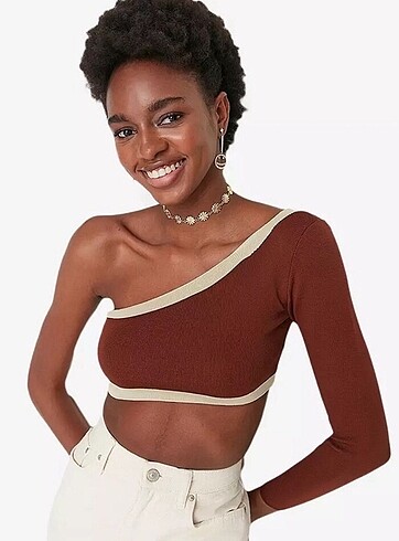 Trendyol & Milla Acı kahve tek kol crop bluz krem çizgili