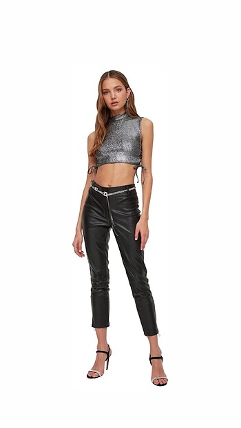 xs Beden Parlak kumaş simli boğazlı yanları ipli crop top gümüş renk
