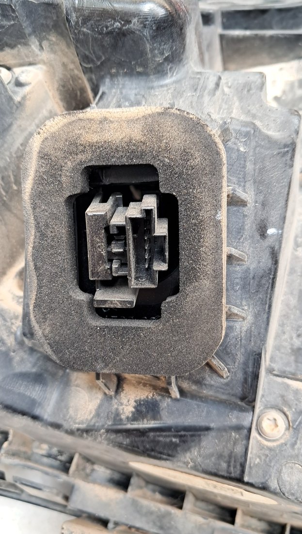 Koyu Kırmızı  Araba Farı volvo - Görsel 3